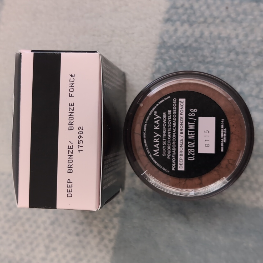 Mary Kay Silky Setting Powder - Picture 3 of 4